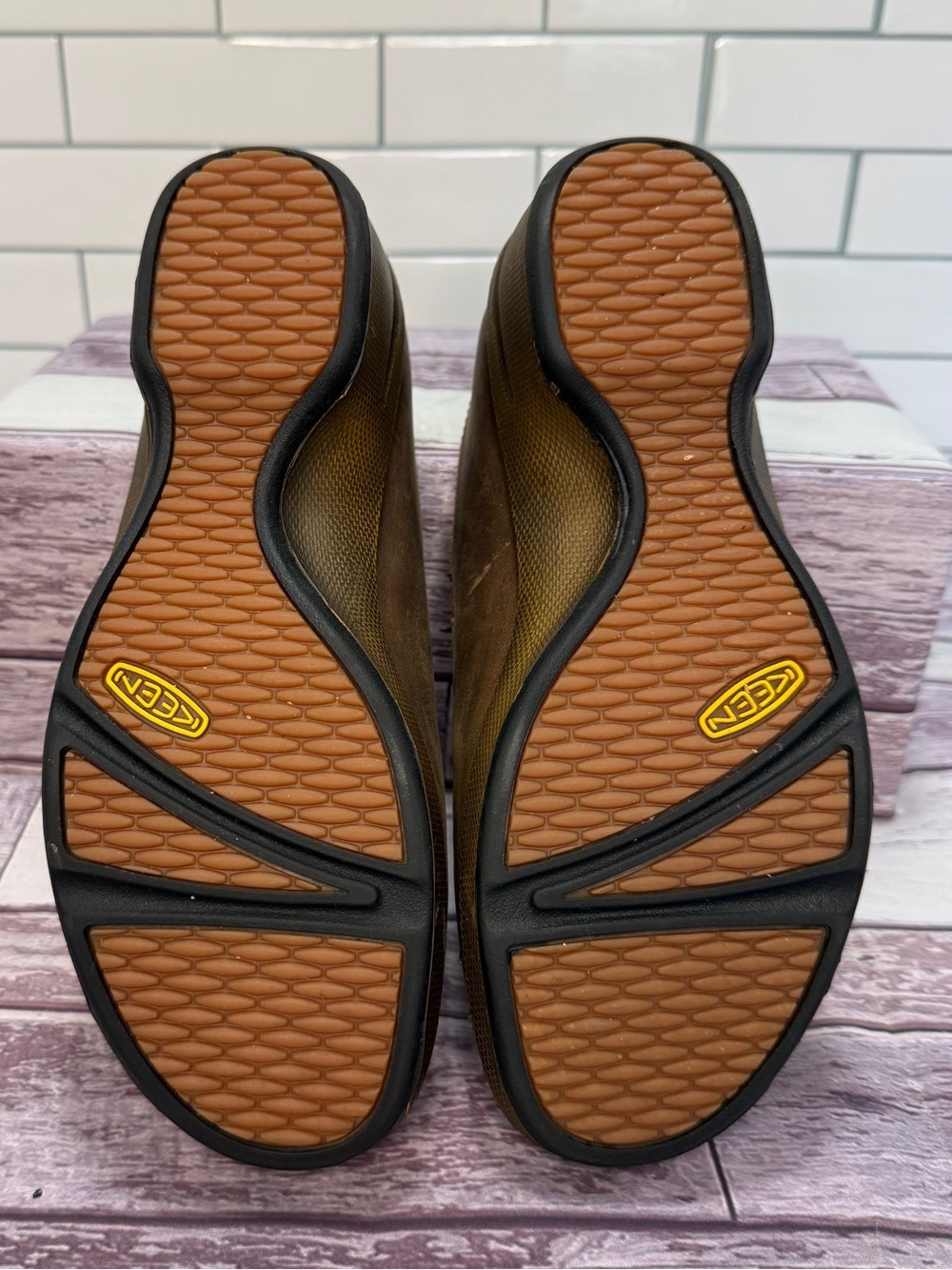 Keen Women's Mora Button brown leather clogs Size 6 - Picture 8 of 10